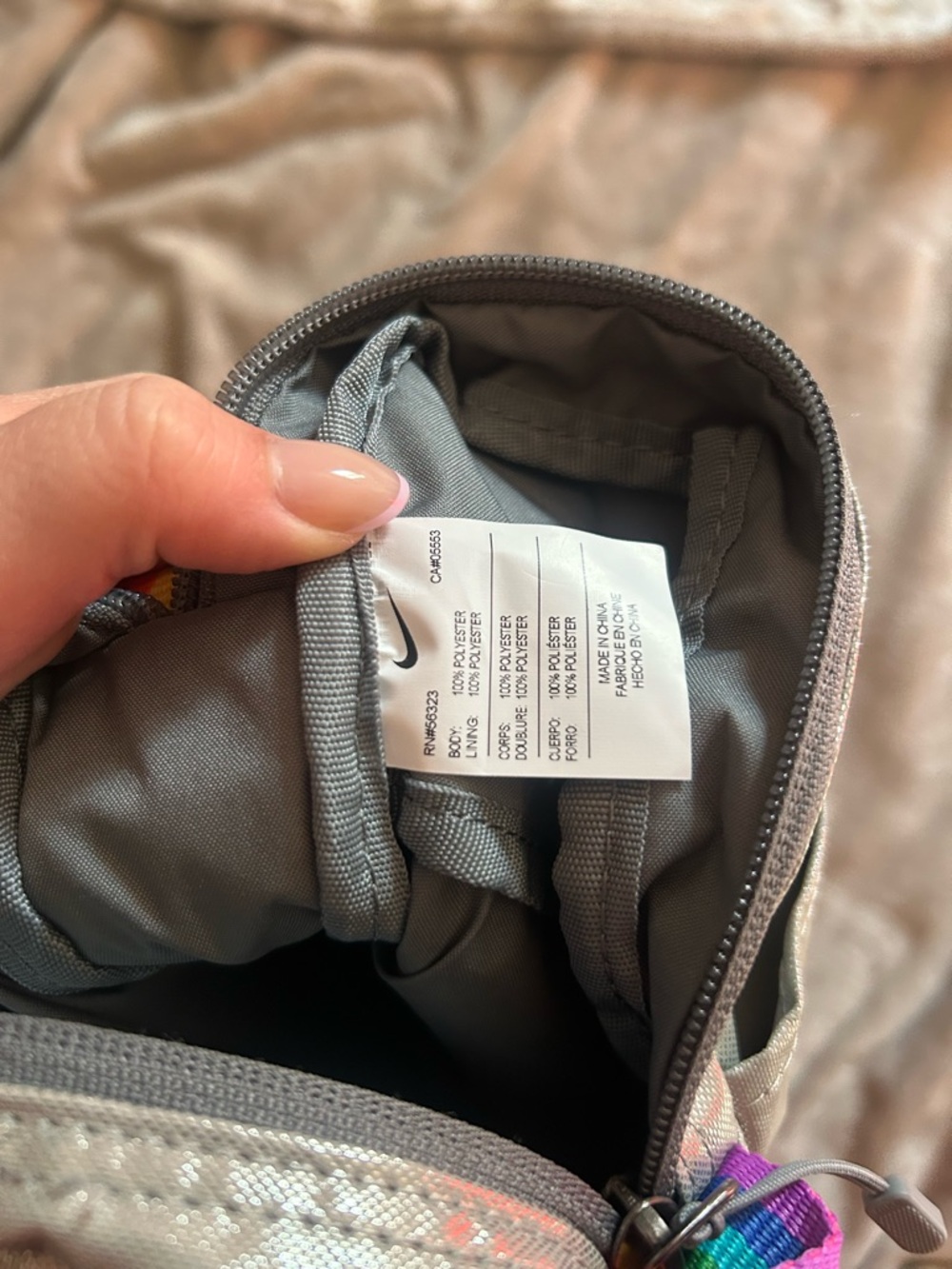 Nike Heritage BETRUE Crossbody Bag Silver Rainbow 🌈 PRIDE LGBTQ NWOT - Picture 10 of 12